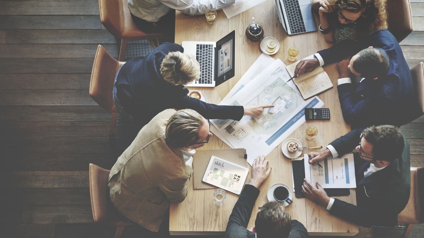 KI-Potenziale in Energie, Industrie, KRITIS und Enterprise Wo sich Künstliche Intelligenz heute rechnet